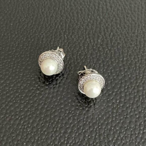 David Yurman Classic Pearl and  Sterling Silver Earrings - Picture 5 of 5